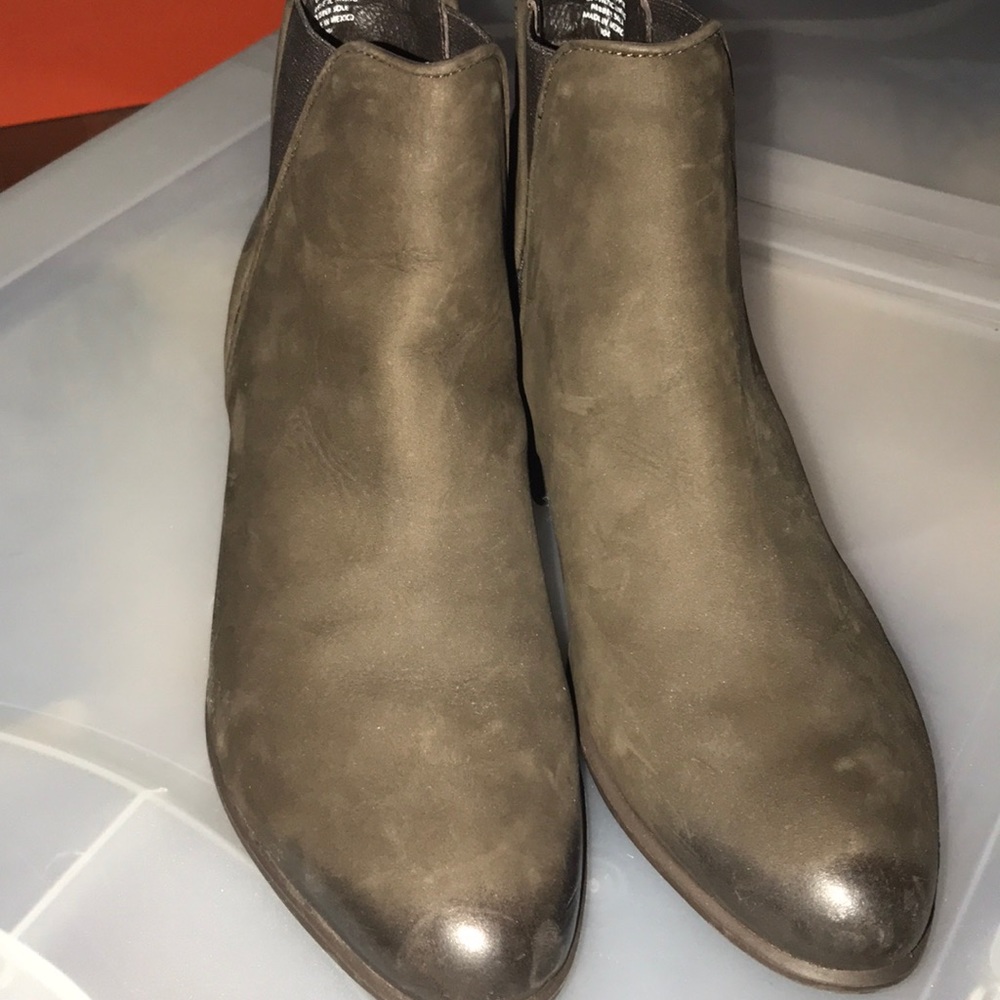 Steve Madden brown booties
